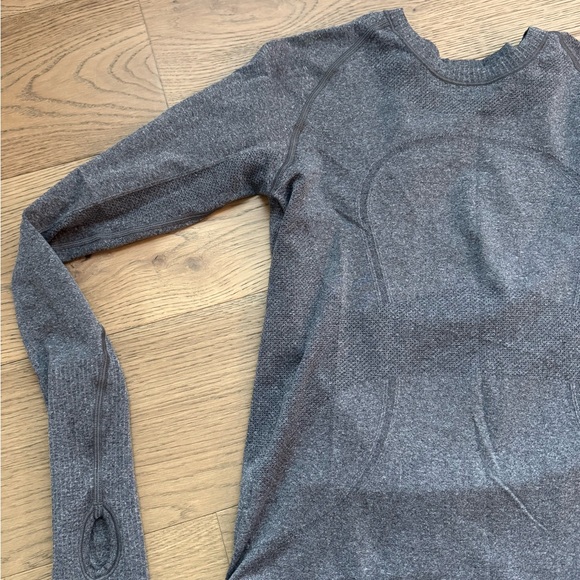 Barley worn lululemon top - Picture 2 of 3